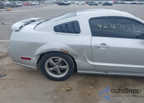 2005 Ford Mustang Gt Deluxe/Gt Premium из США, поврежденный, VIN 1ZVFT82H955205830